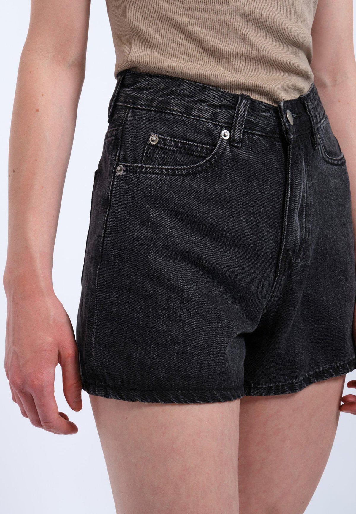 W NORA SHORTS