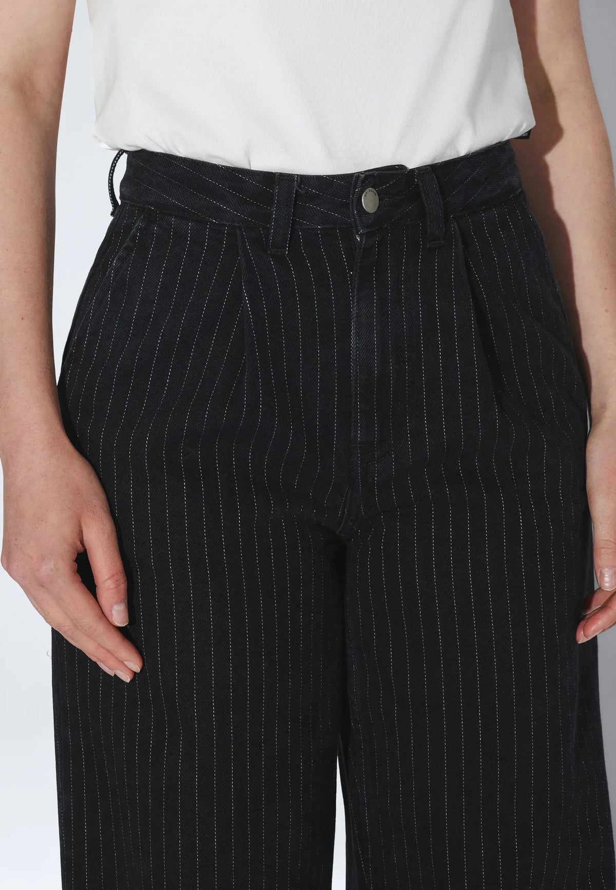 Dr.Denim W Rhue HG Wide Pleat Jean Washed Black Pinstripe
