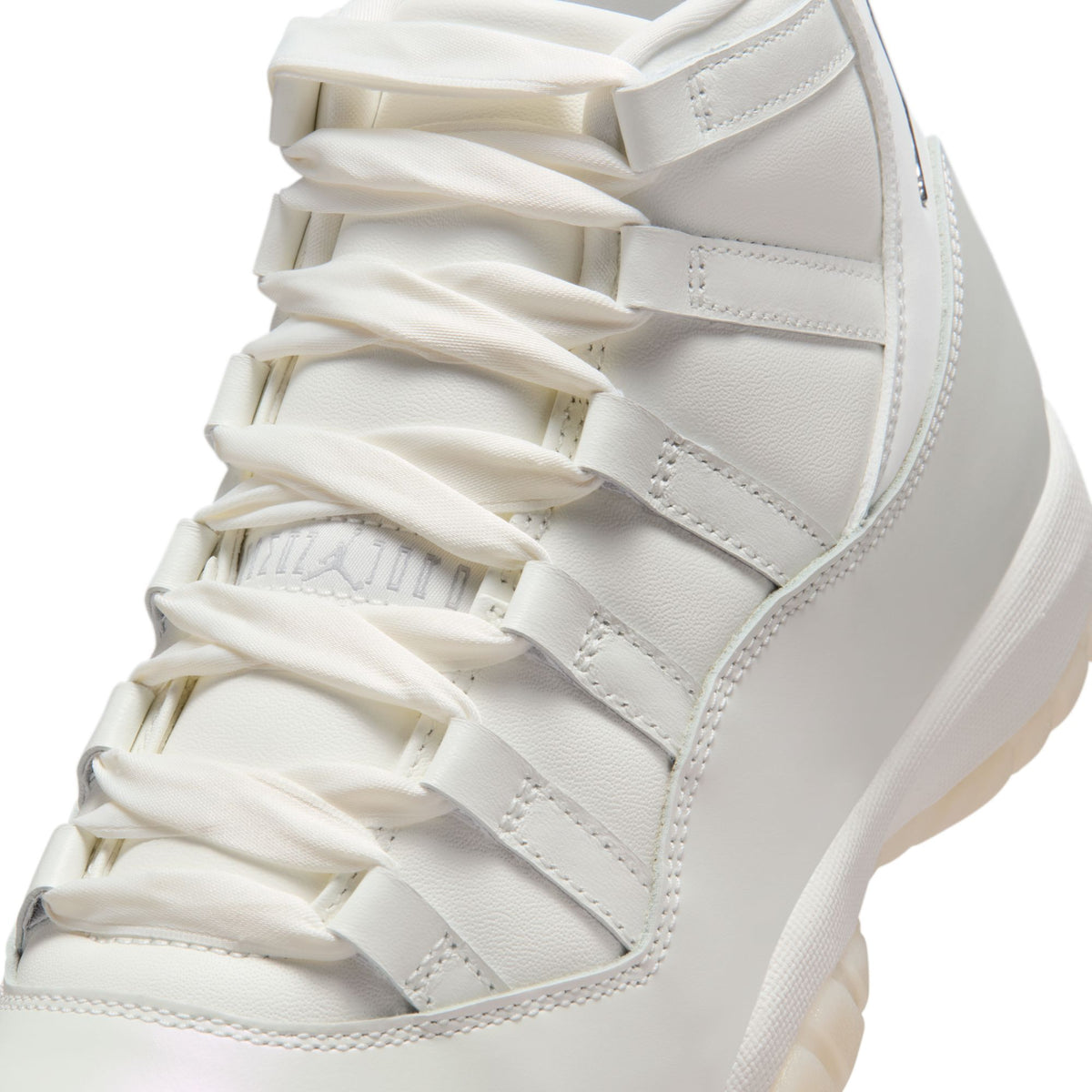 W Air Jordan 11 Retro Sail/Pearl AR0715-110