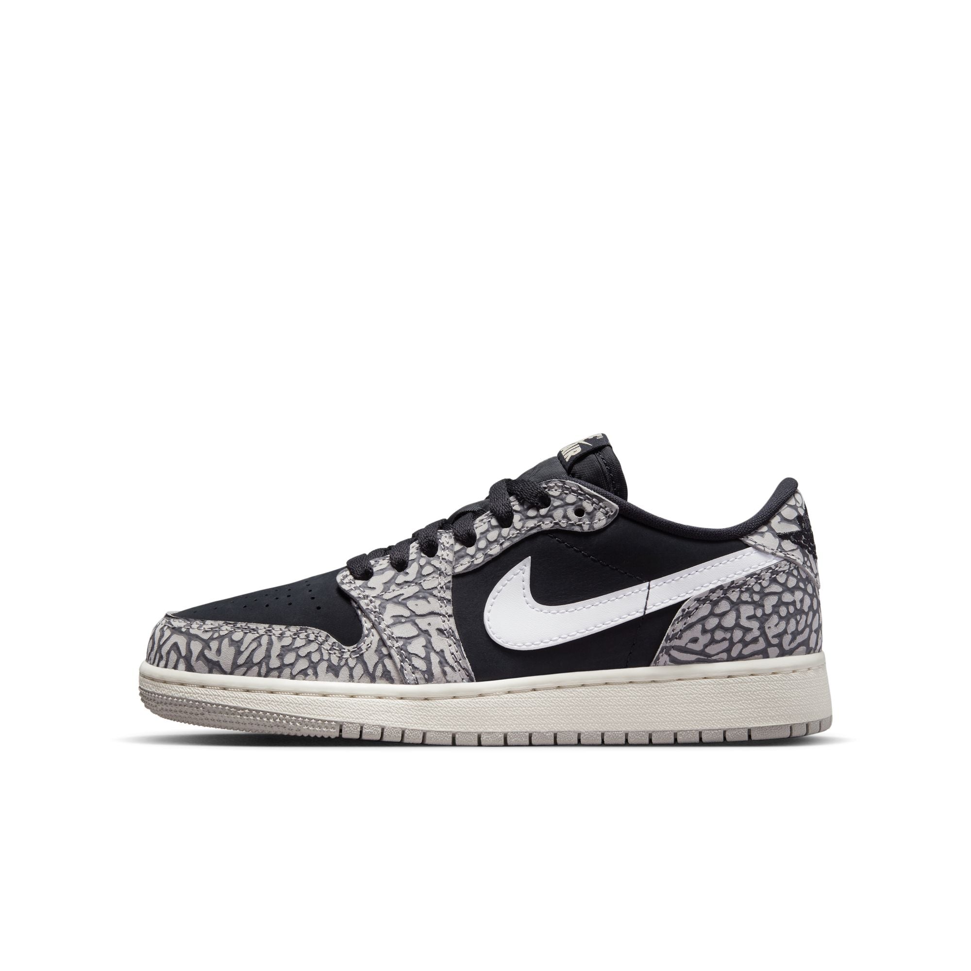 GS) AIR JORDAN 1 LOW OG - BLACK / MUSLIN CZ0858-001 I MOMENTUM