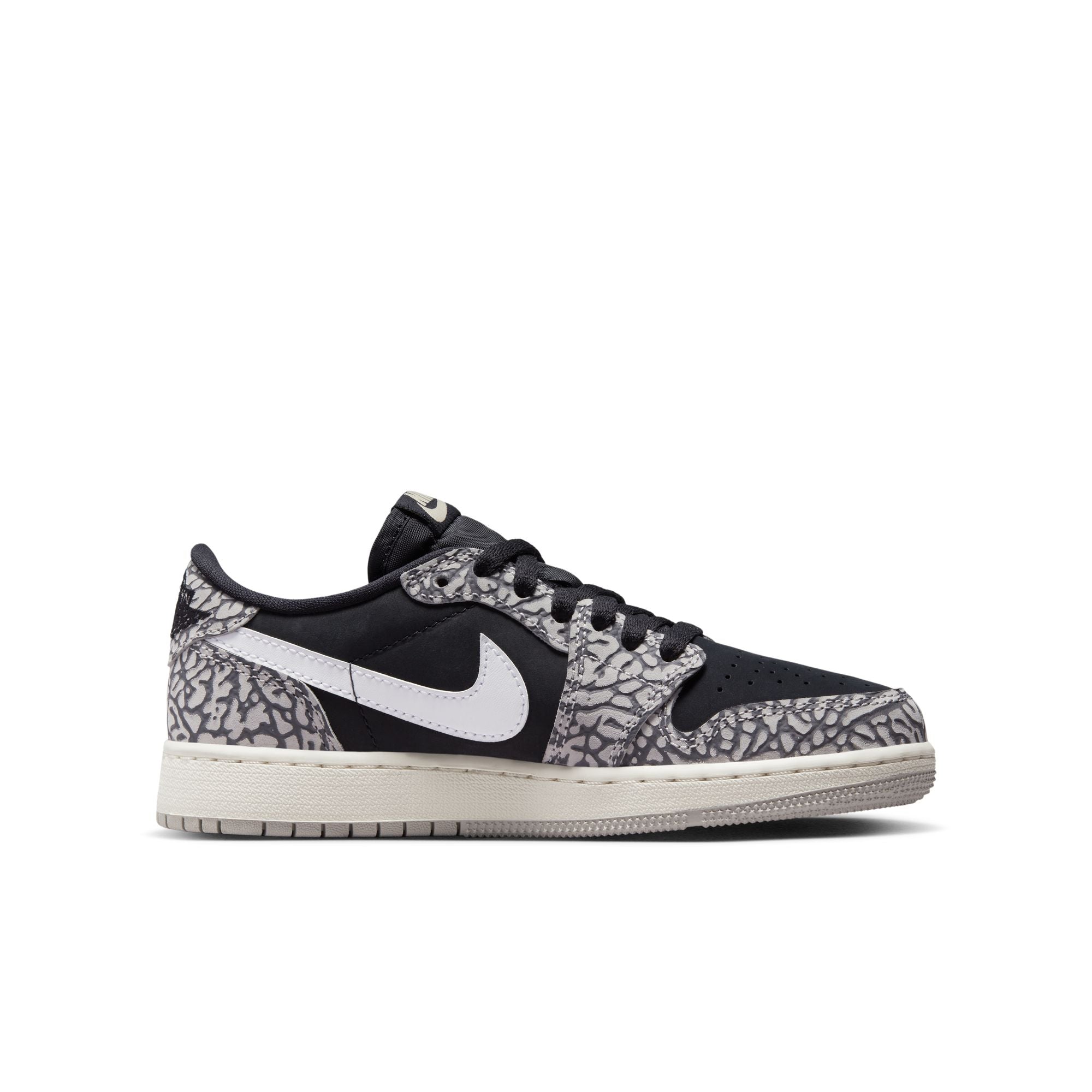 GS) AIR JORDAN 1 LOW OG - BLACK / MUSLIN CZ0858-001 I MOMENTUM