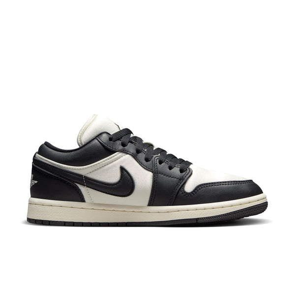 W AIR JORDAN 1 LOW SE - SAIL/BLACK FB9893-101 I MOMENTUM