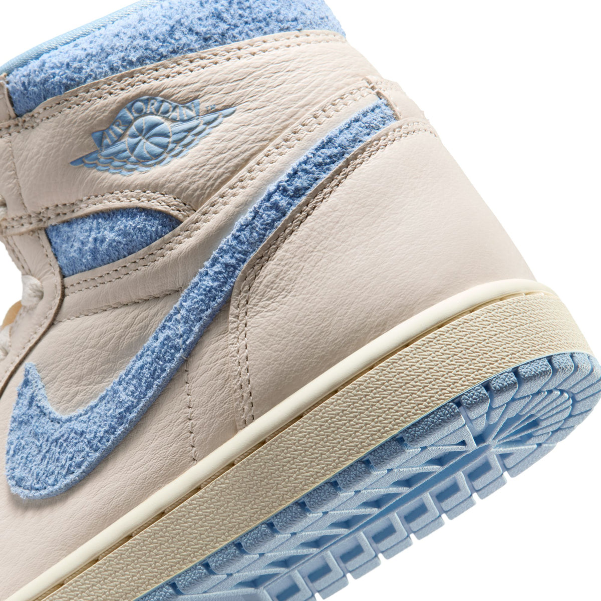 W Air Jordan 1 Retro High OG Pale Ivory/Psychic Blue/Coconut Milk FD2596-102