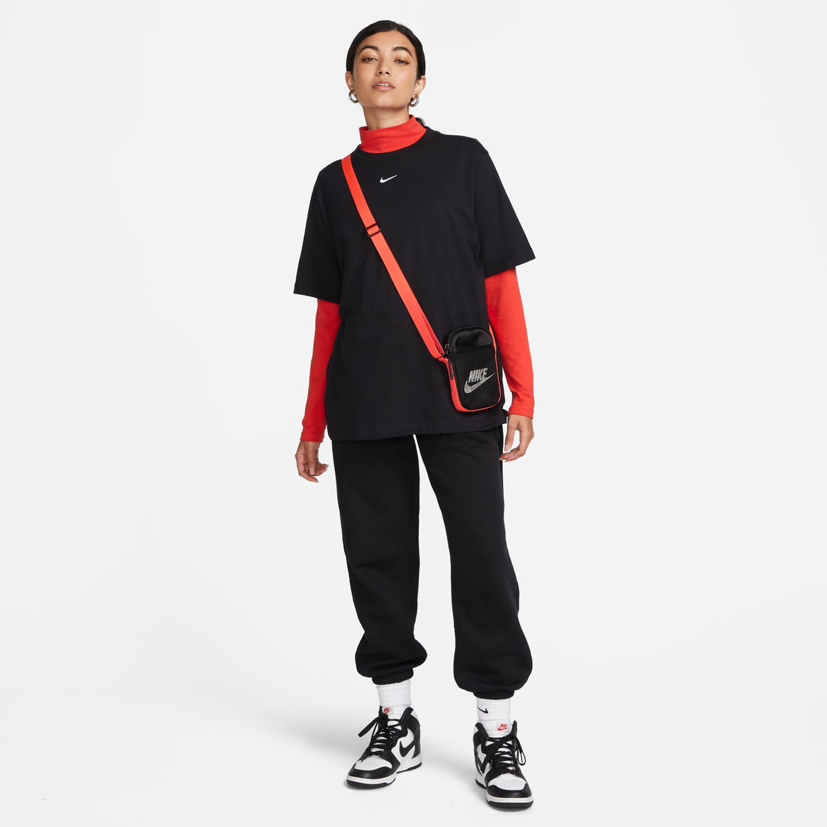 Nike W NSW Essential T-Shirt - Black FD4149-010