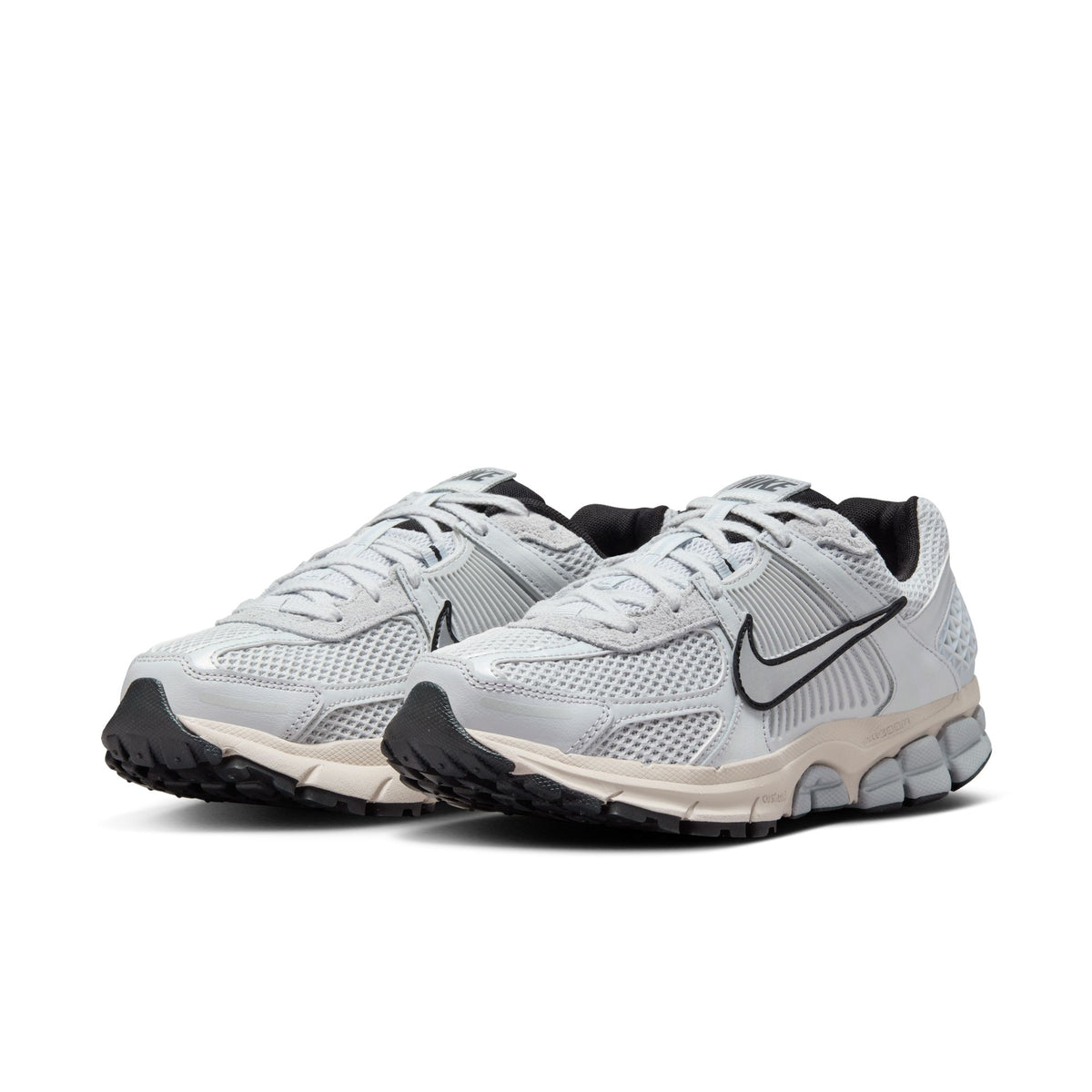 NIKE ナイキ　スニーカー　ZOOM VOMERO 5 W ZOOM VOMERO 5 - PURE PLATINUM/CHROME FN6742-002 I MOMENTUM