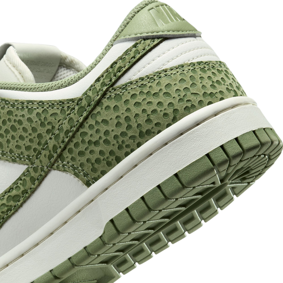 W DUNK LOW PRM - OIL GREEN/TREELINE FV6516-300 I MOMENTUM