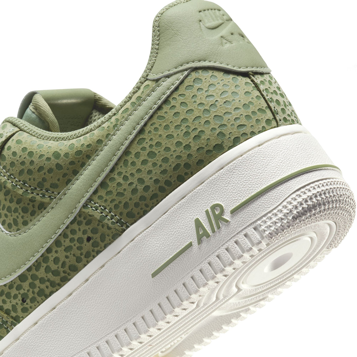 靴 Nike Air Force 1 Low PRM \"Oil Green Nike Air Force 1 Low '07 PRM Safari Oil Green (Women's