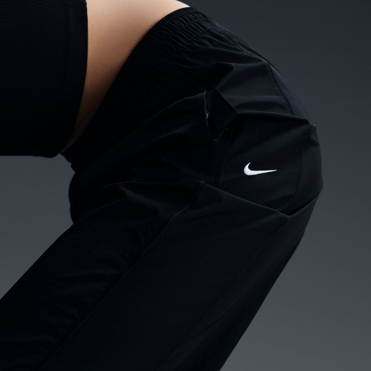 W Windrunner High Waisted Woven Open-Hem Pants - Black/White FV7655-010