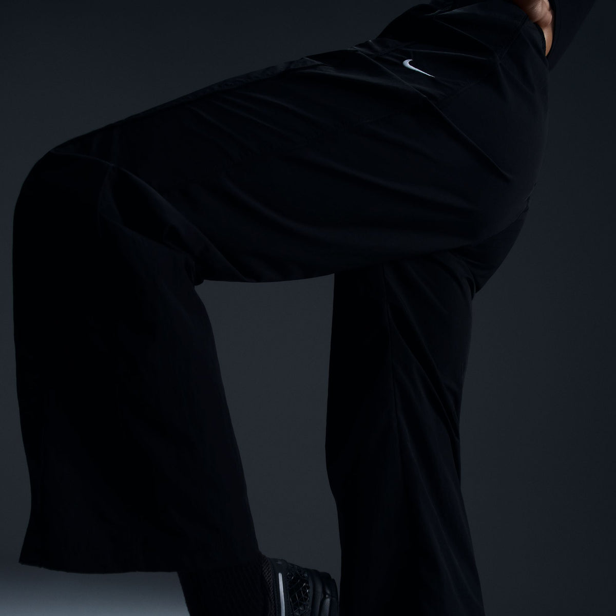 W Windrunner High Waisted Woven Open-Hem Pants - Black/White FV7655-010