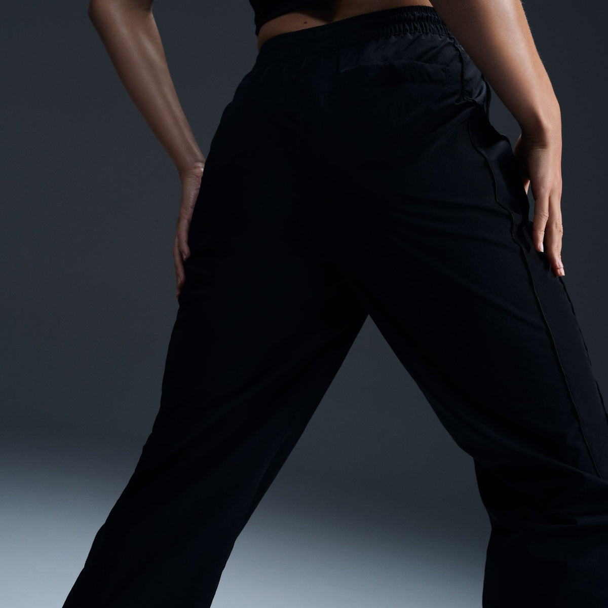 W Windrunner High Waisted Woven Open-Hem Pants - Black/White FV7655-010