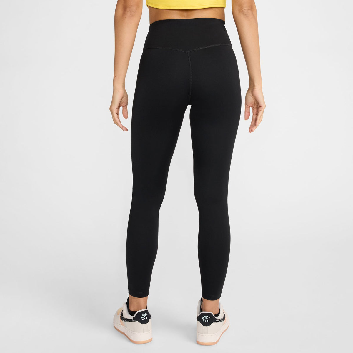 W NK ONE LEGGING MR TGT