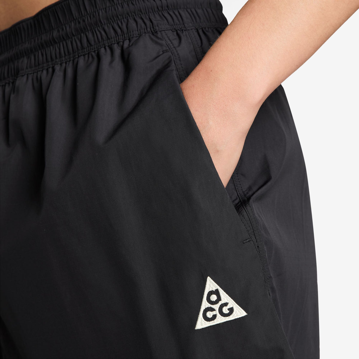 W ACG Repel Mid-Rise Ripstop Shorts - Black/White HJ0263-010