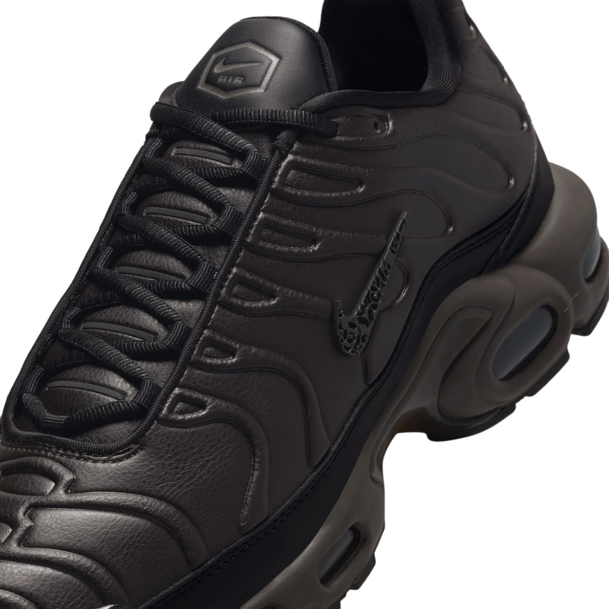 Air Max Plus Premium - Black Tea/Petra Brown HJ4519-200 I Momentum