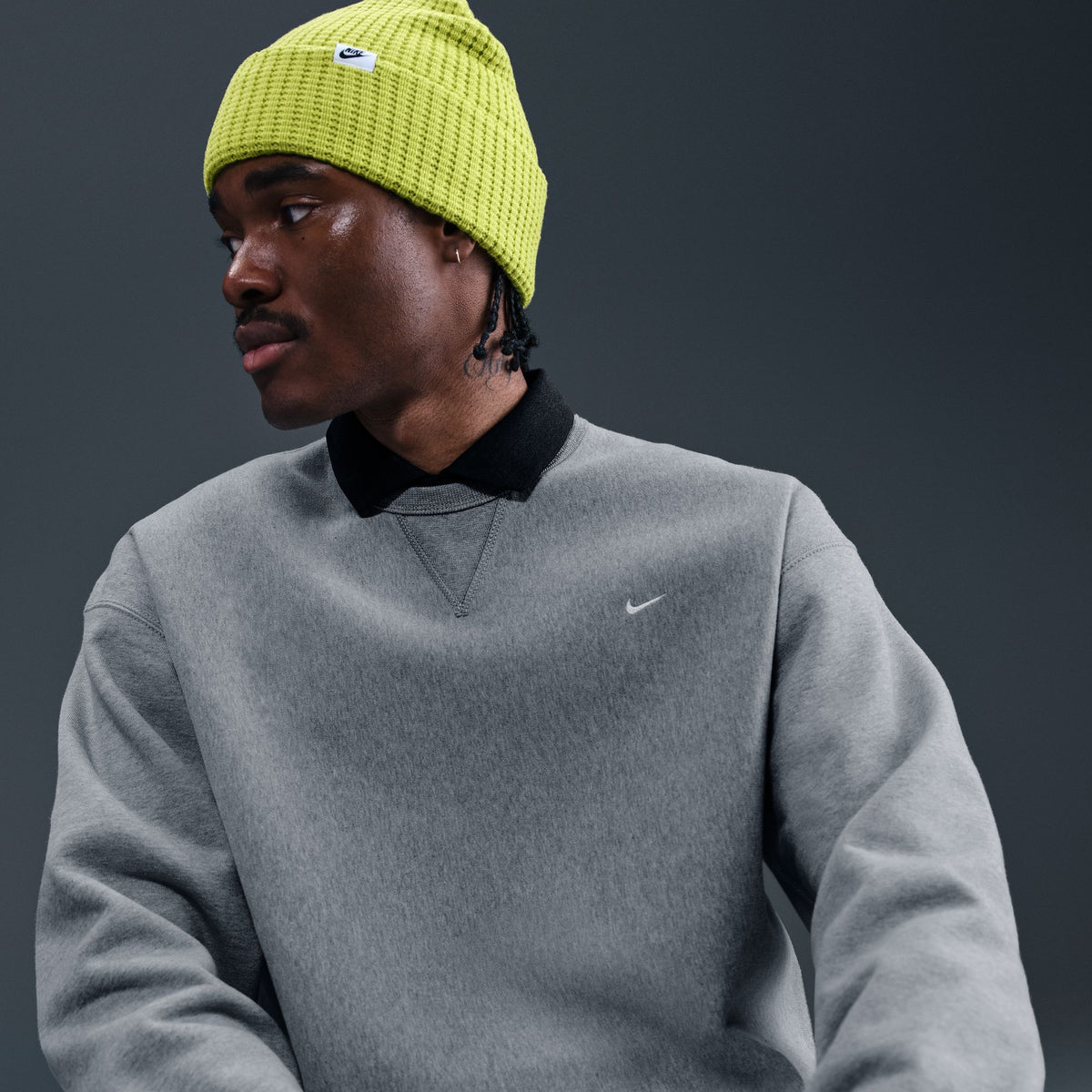 Nike Solo Swoosh Fleece Crew - Dk Grey Heather/White HV1086-063