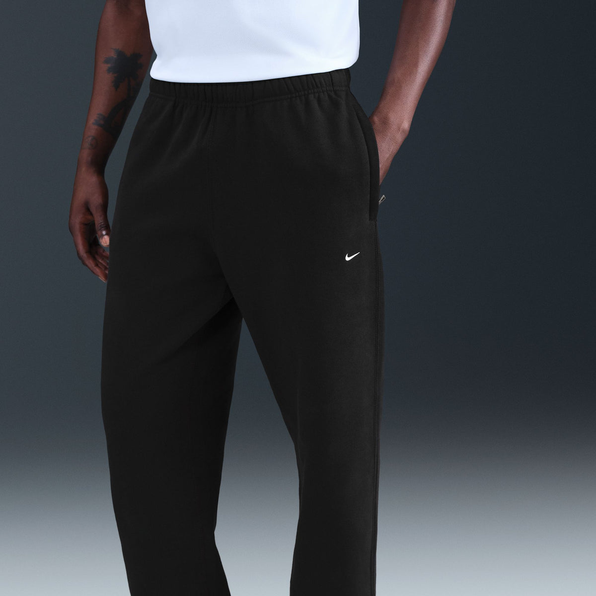 Nike Solo Swoosh Fleece Open-Hem Pants Black/White HV1090-010