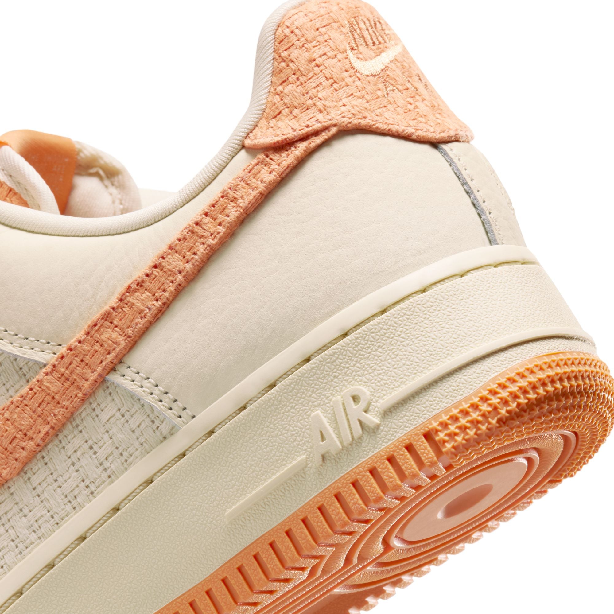 Nike W Air Force 1 '07 - Coconut Milk/Copper Moon/Desert Nike W Air Force 1 '07 - Coconut Milk/Copper Moon/Desert