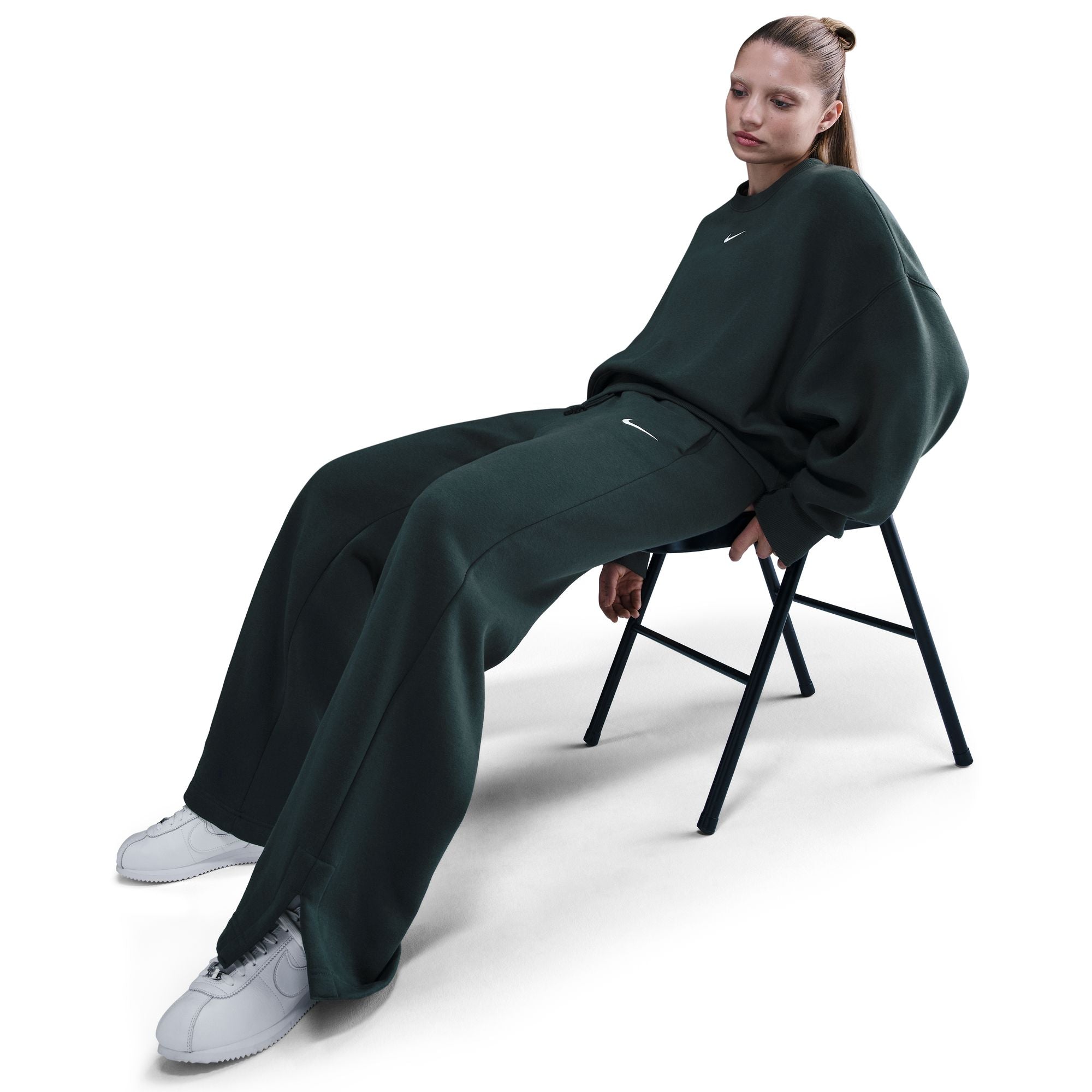 レミ レリーフ　SUEDE LIKE STADIUM JAMPER PANTS W NSW Phoenix Fleece High-Waisted Wide-Leg Pant Seaweed/Sail