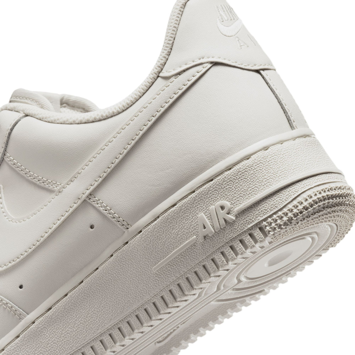 Air Force 1 '07 Light Bone/Metallic Silver IH1698-003 