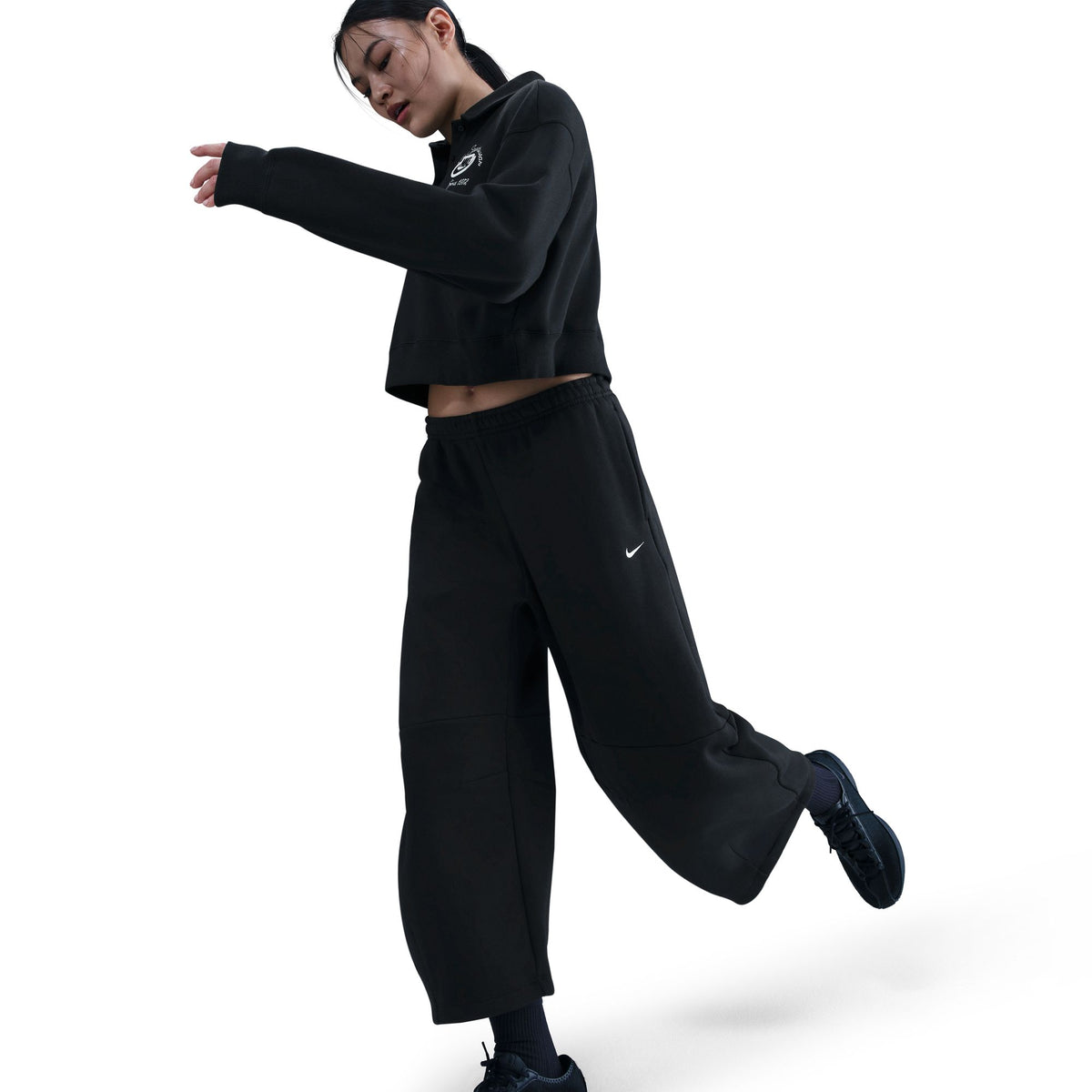 W NSW Phoenix Fleece Loose Mid-Rise Barrel Pants Black/Sail IM7474-010 