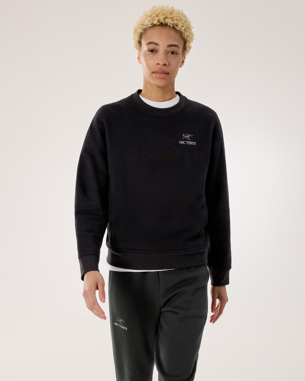 Arc'Teryx W Emblem Fleece Crew Black I Momentum - Momentum Clothing