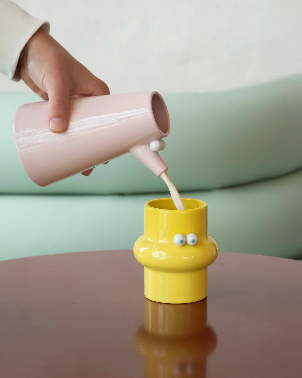 Home Studyo Lucas Zanotto The Jug Pink