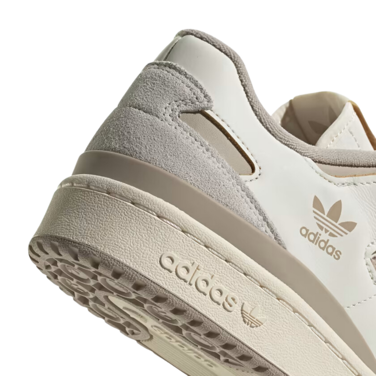 ADIDAS FORUM 84 LOW - WHITE / WONDER BEIGE IE9936 I MOMENTUM ADIDAS FORUM 84 LOW - WHITE / WONDER BEIGE IE9936 I MOMENTUM