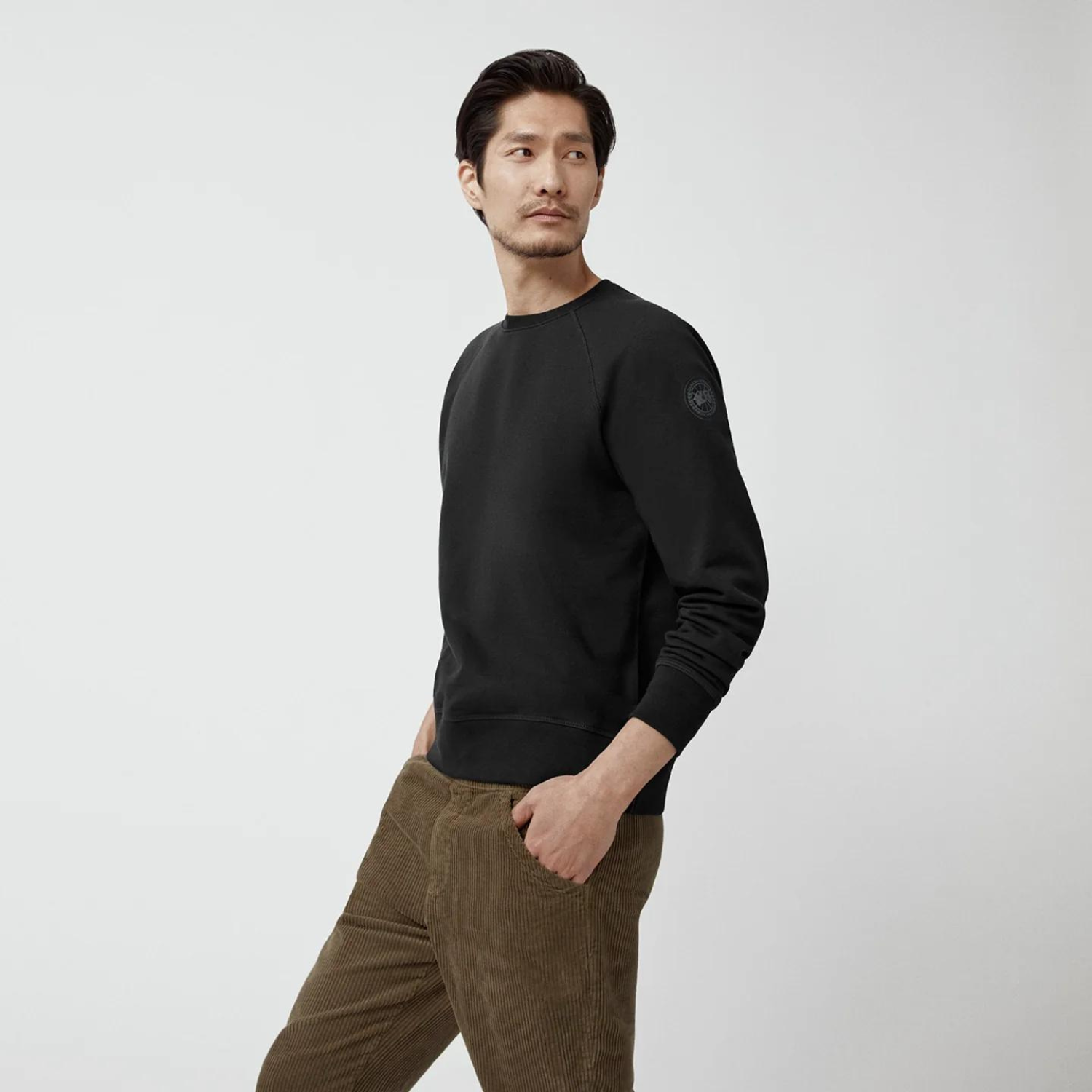 Black crew best sale neck sweater