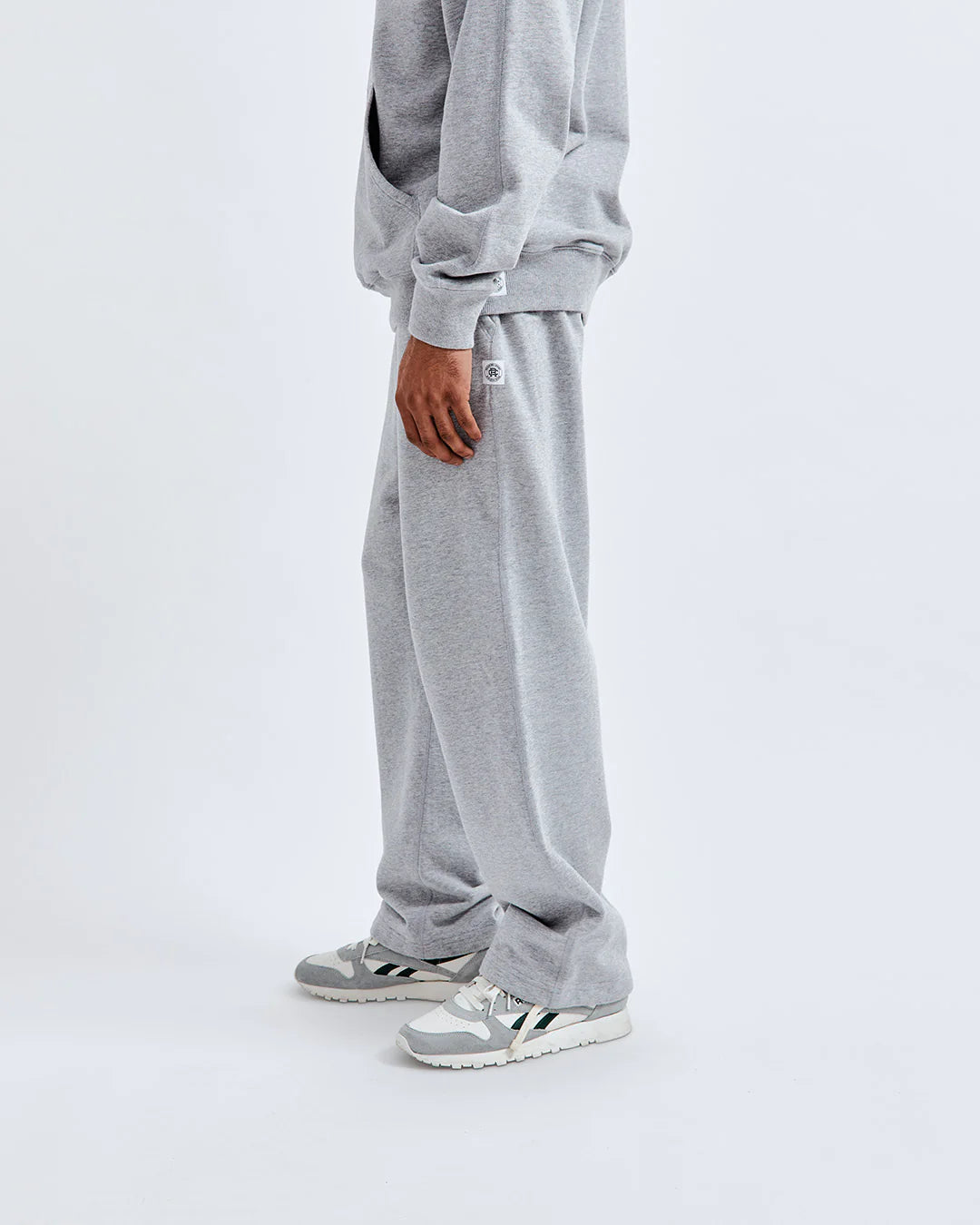 MIDWEIGHT TERRY RELAXED SWEATPANT - HEATHER GREY I REIGNING CHAMP
