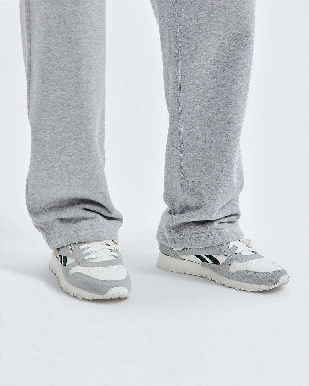 MIDWEIGHT TERRY RELAXED SWEATPANT - HEATHER GREY I REIGNING CHAMP -  Momentum Clothing