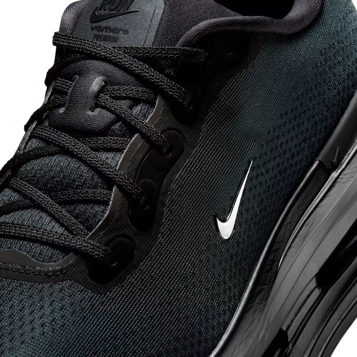 Vomero Premium SP Black/White IQ0627-001