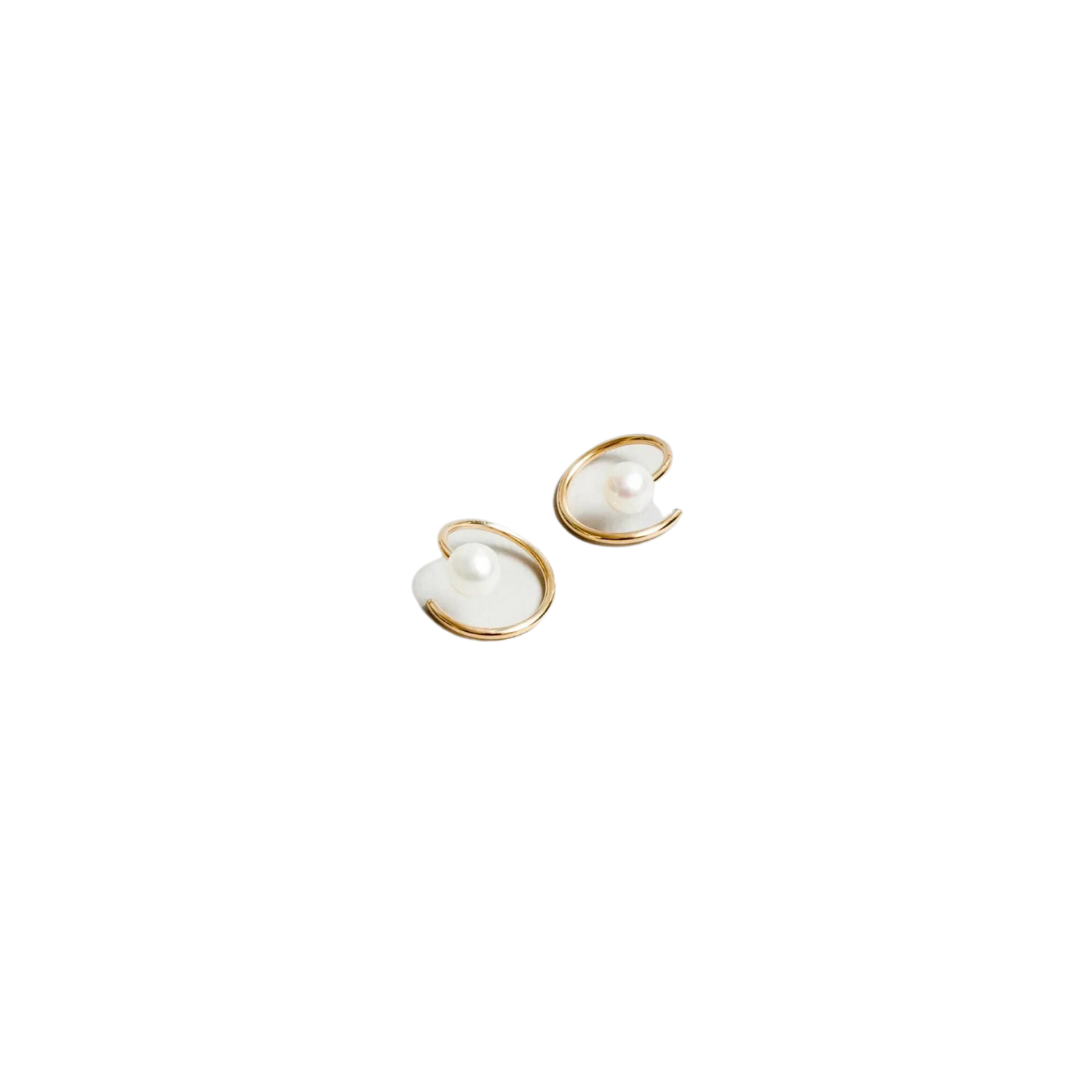 WHITE PEARL SWIRL STUDS - GOLD