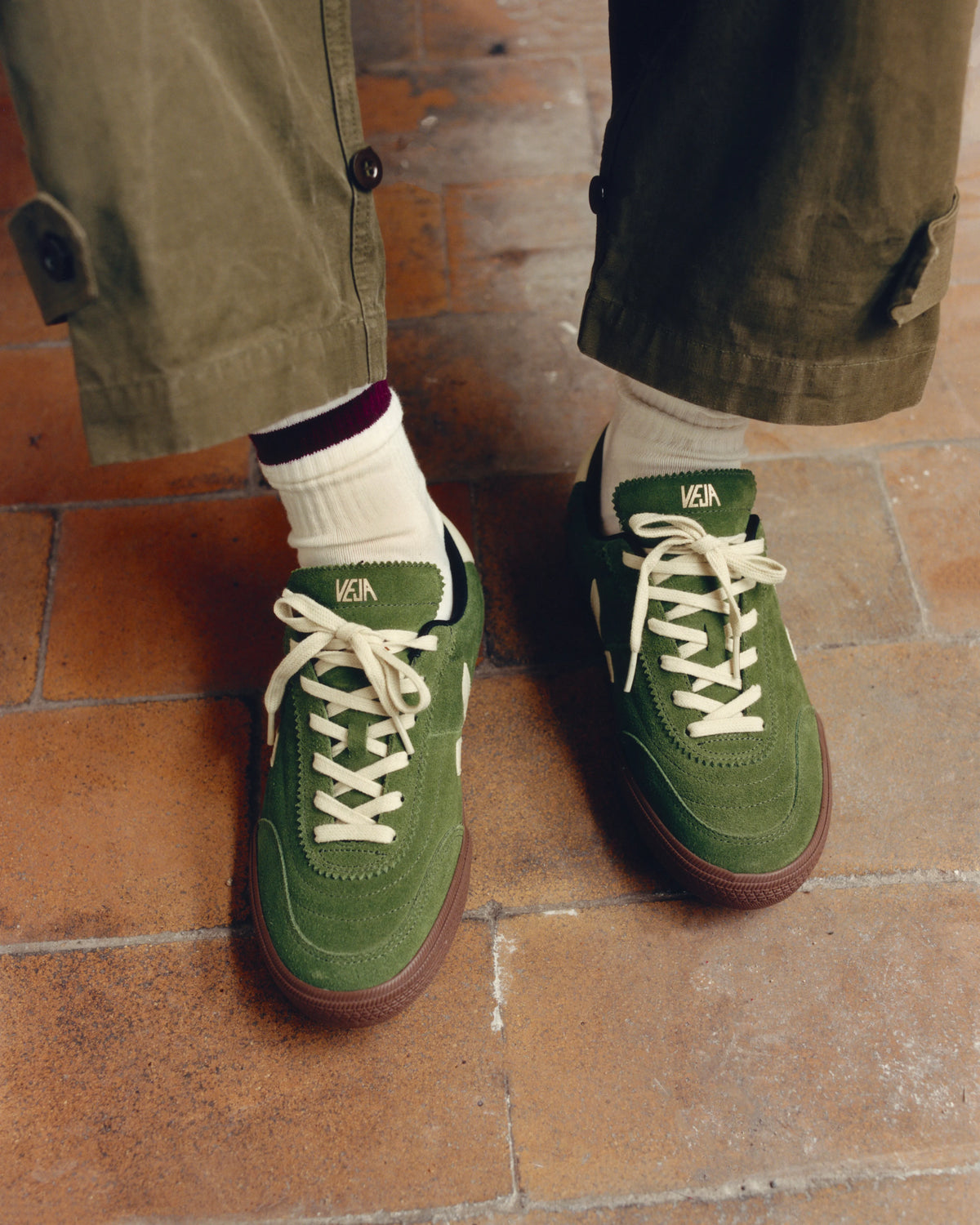 Veja W Panenka Suede Militar/Pierre/Bark