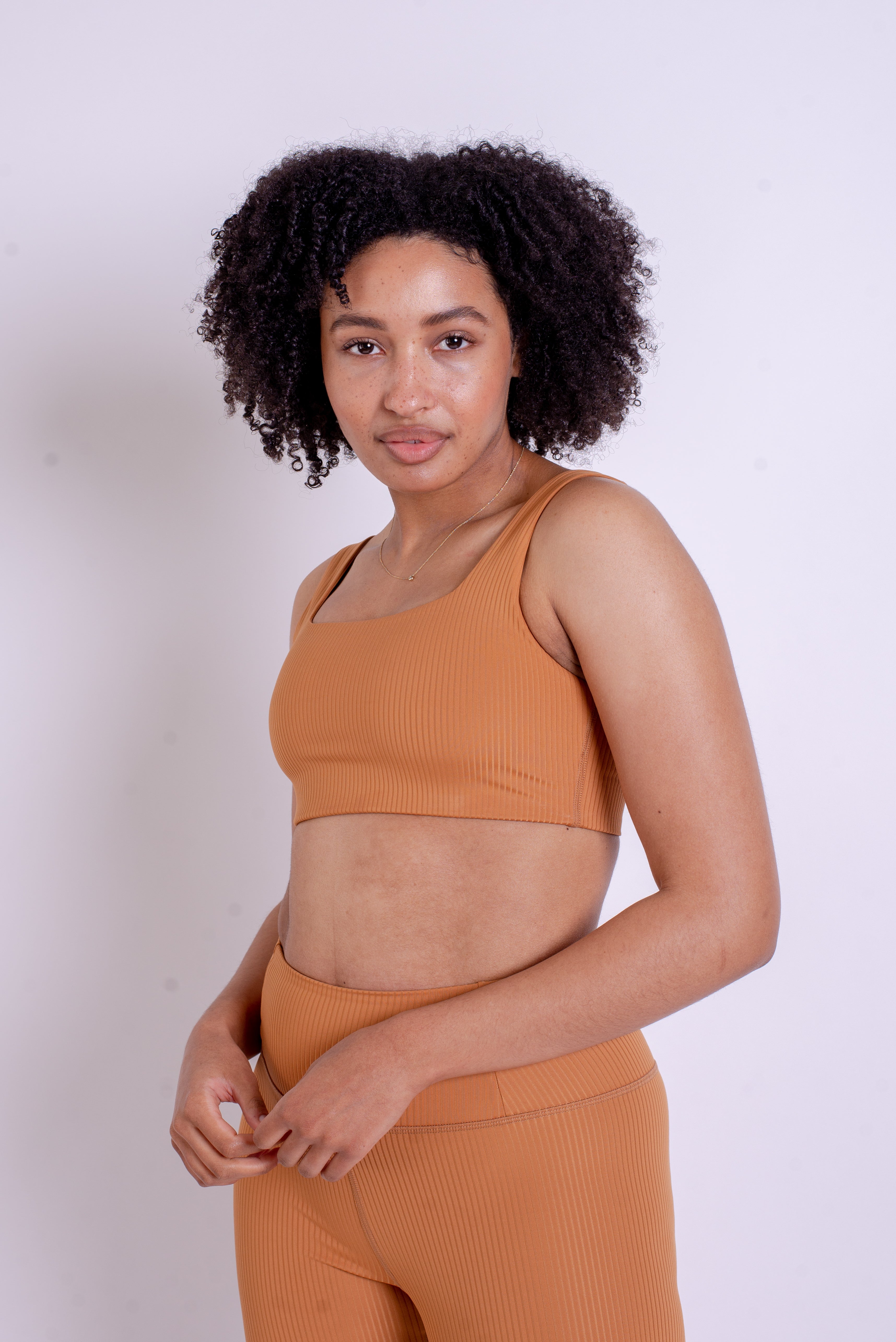 W RIB TOMMY BRA - TOFFEE I GIRLFRIEND COLLECTIVE - Momentum Clothing