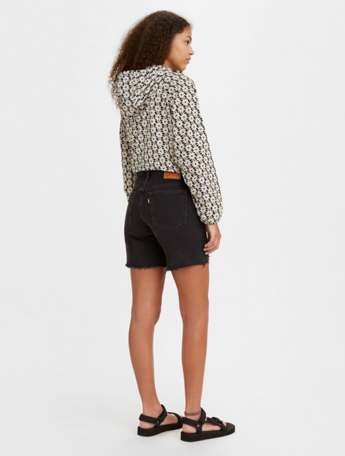 W 501 MID THIGH SHORT