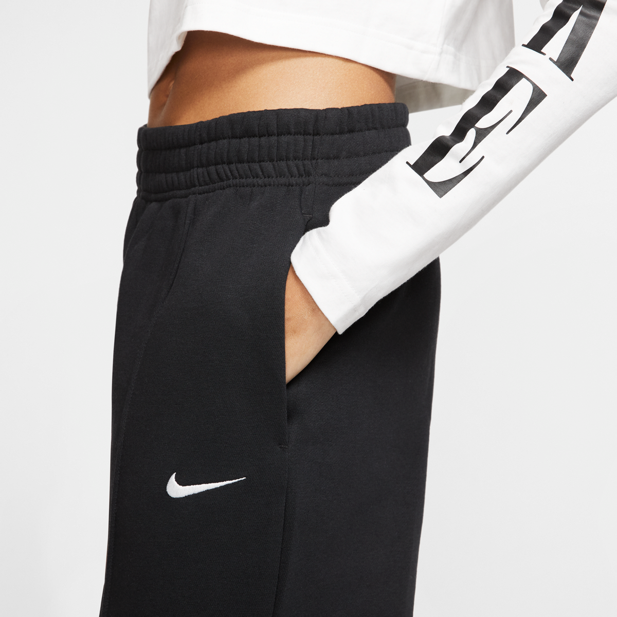 Nike Women's NSW Sportswear Essential Fleece Pants Joggers, Black