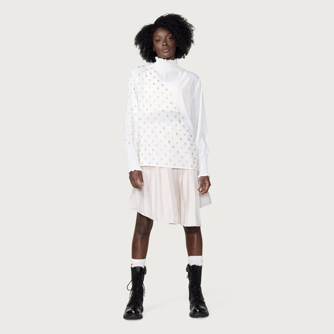 W MONOGRAM TURTLE NECK