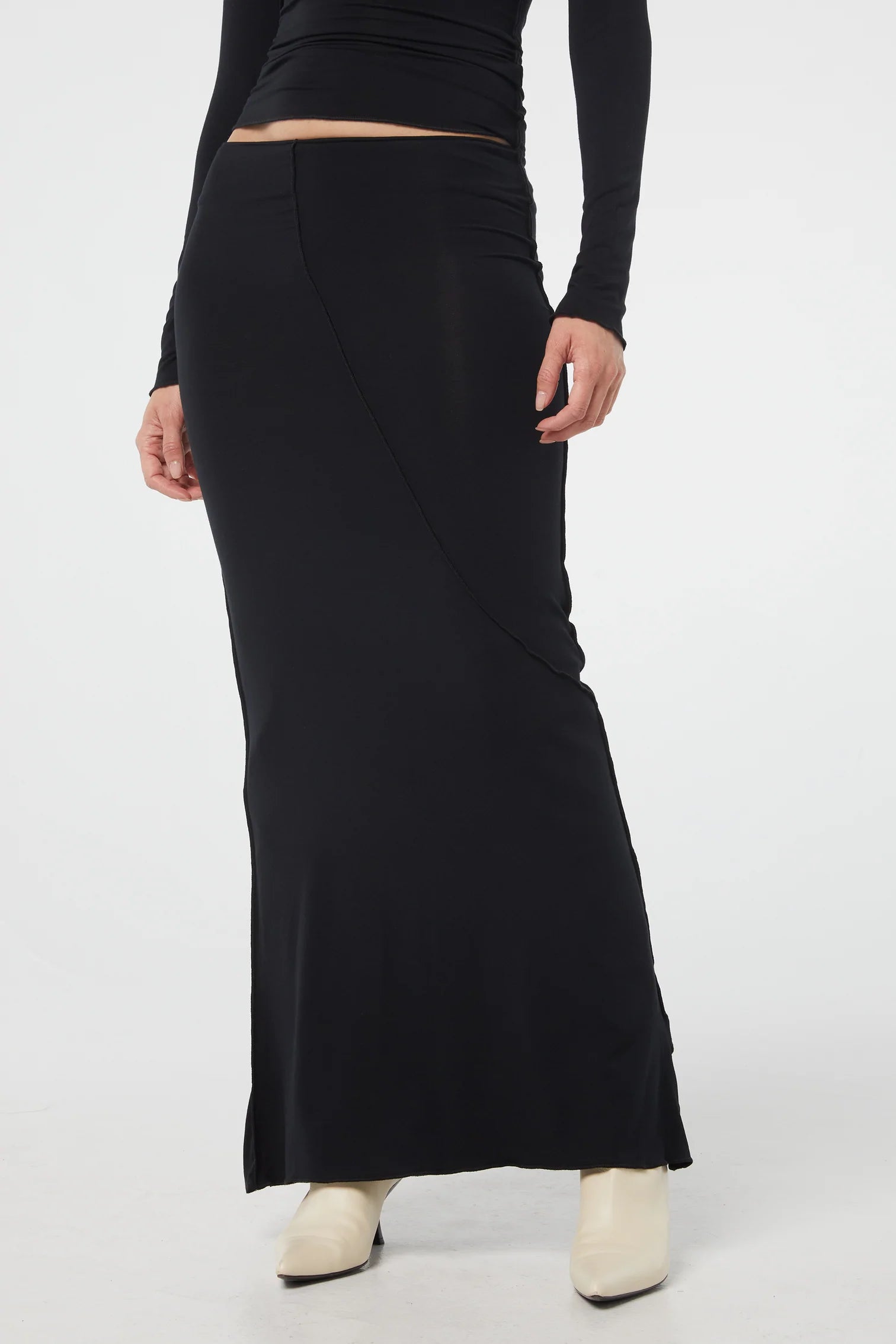 Long black deals a line skirt