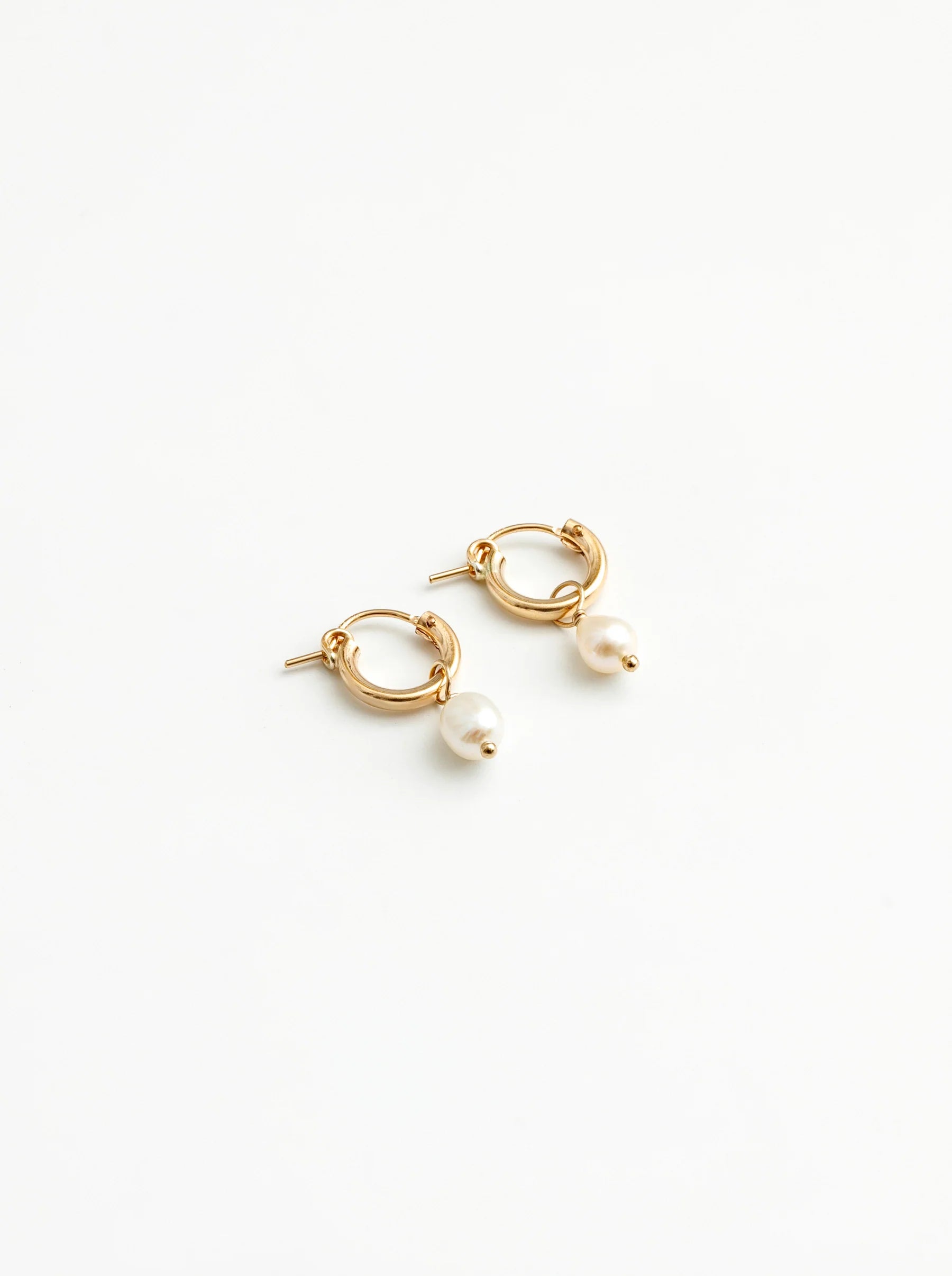 SMALL FRESHWATER PEARL HOOPS - GOLD