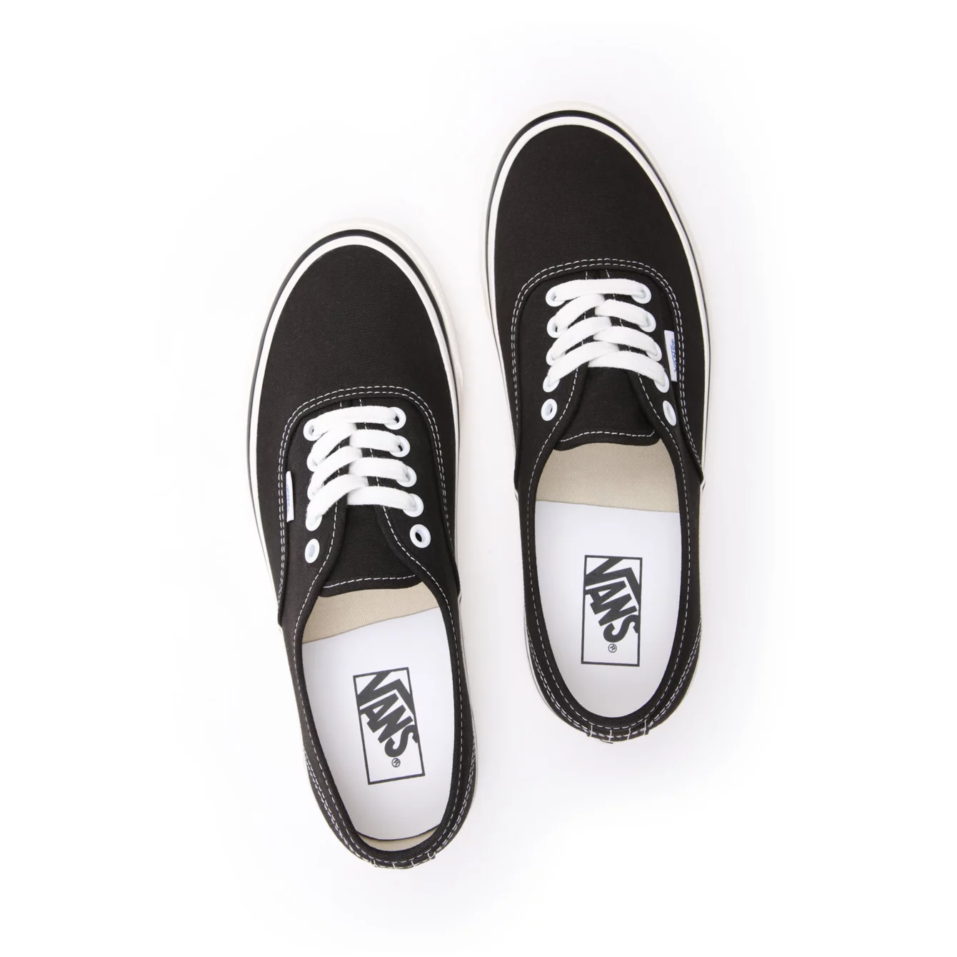 Vans authentic black hot sale and white outfit
